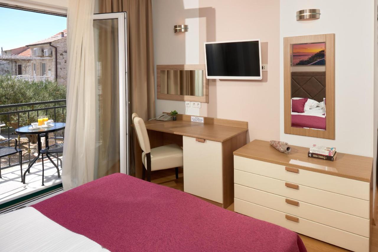 Hotel Fortuna Милна Екстериор снимка