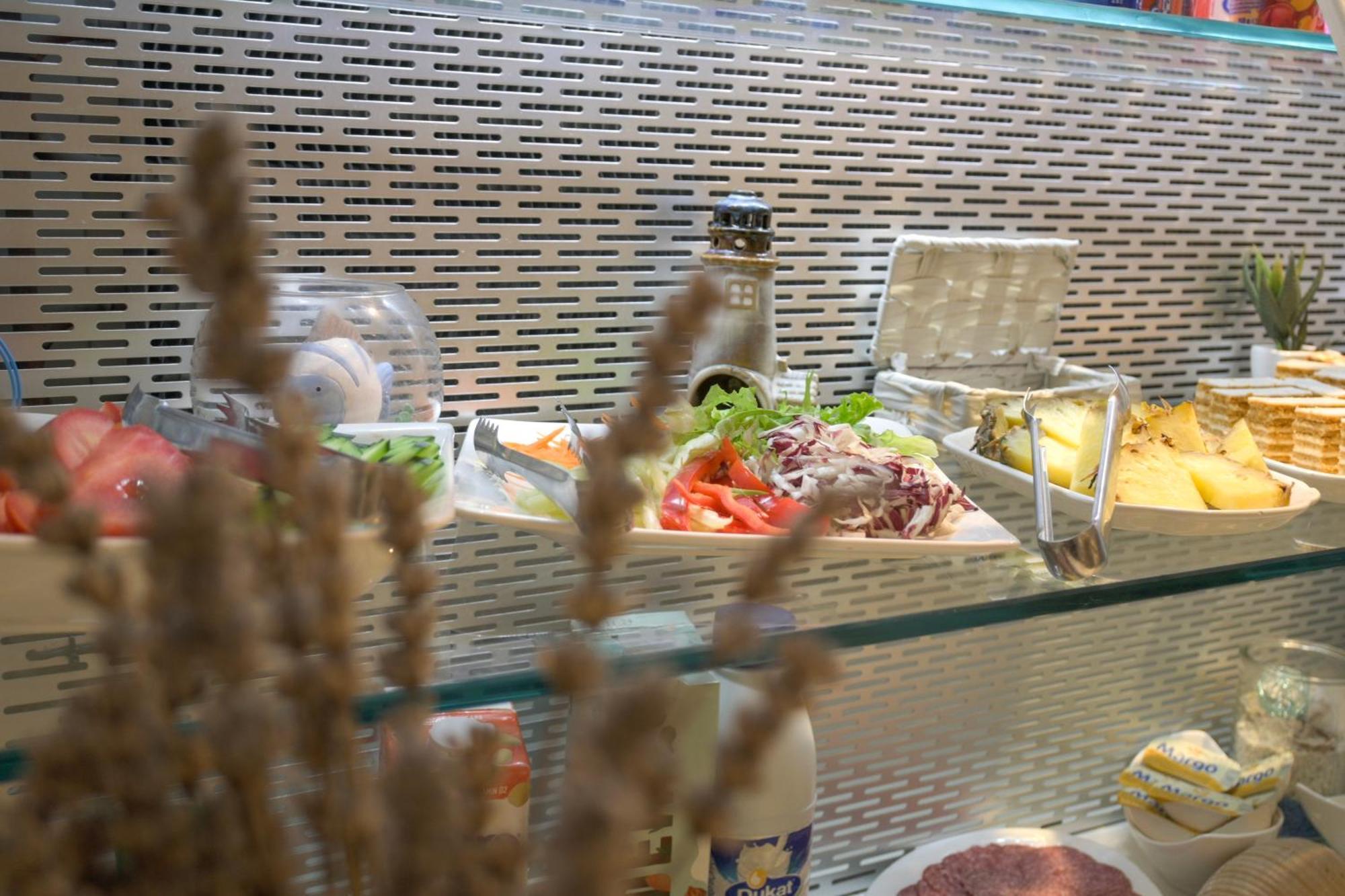 Hotel Fortuna Милна Екстериор снимка