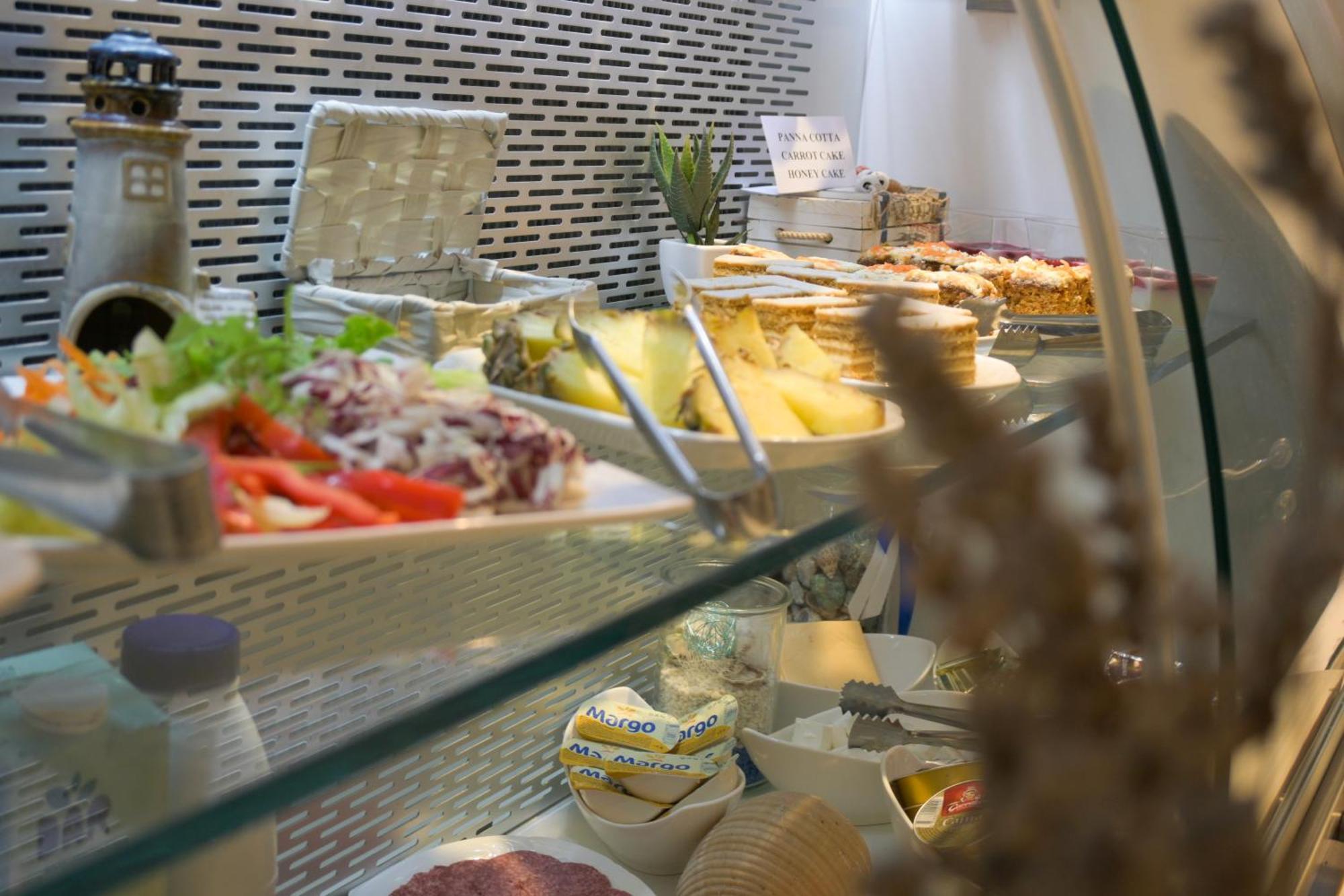 Hotel Fortuna Милна Екстериор снимка