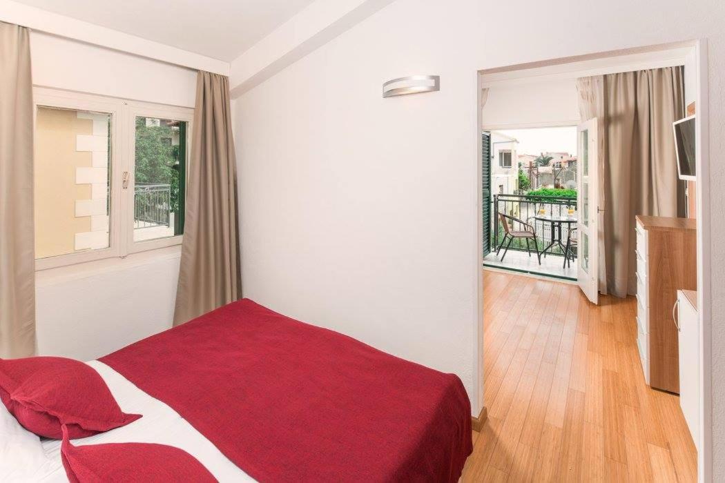Hotel Fortuna Милна Екстериор снимка
