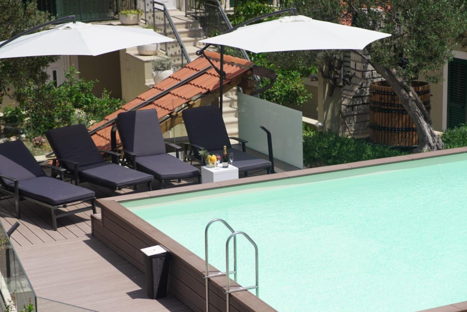 Hotel Fortuna Милна Екстериор снимка