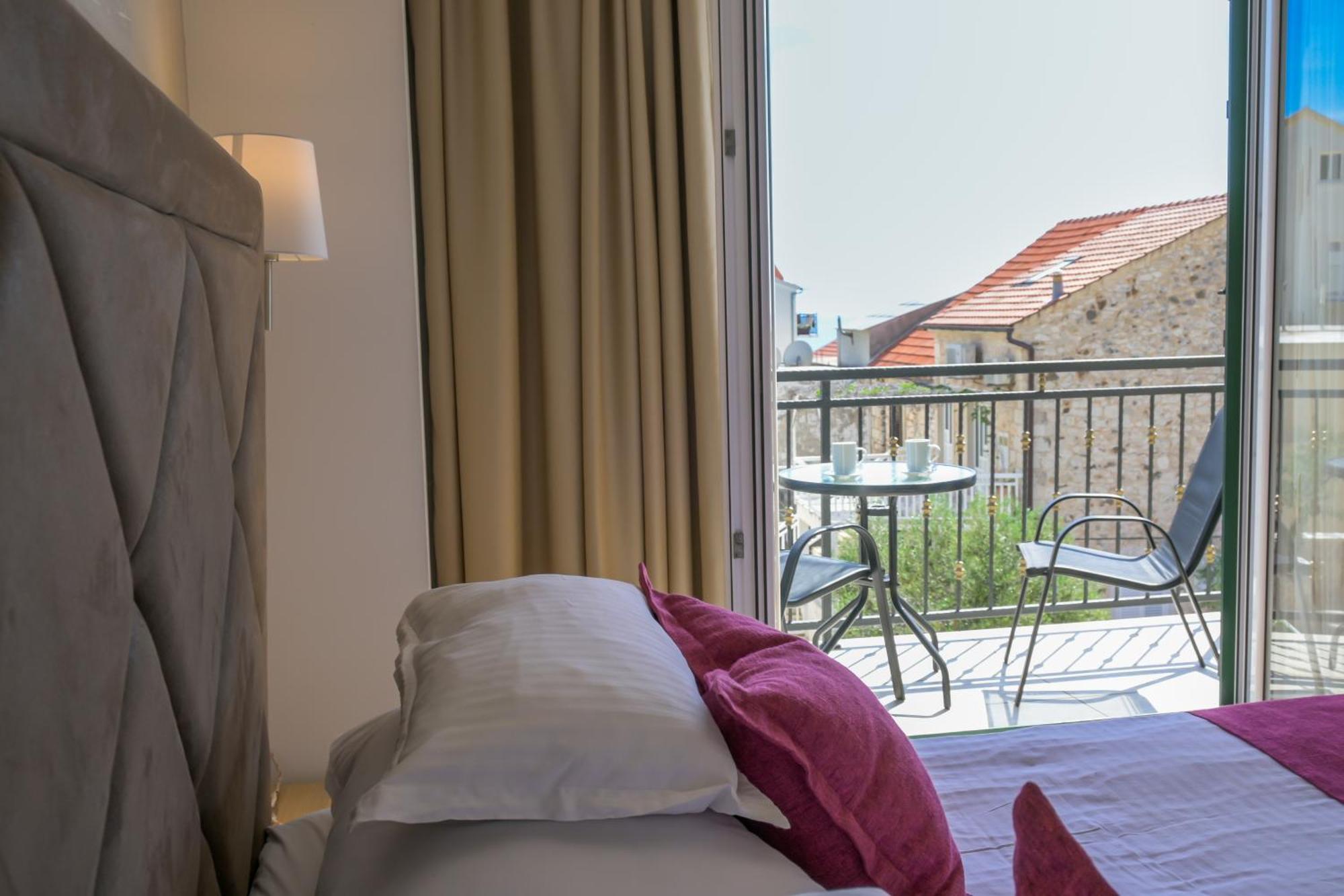 Hotel Fortuna Милна Екстериор снимка