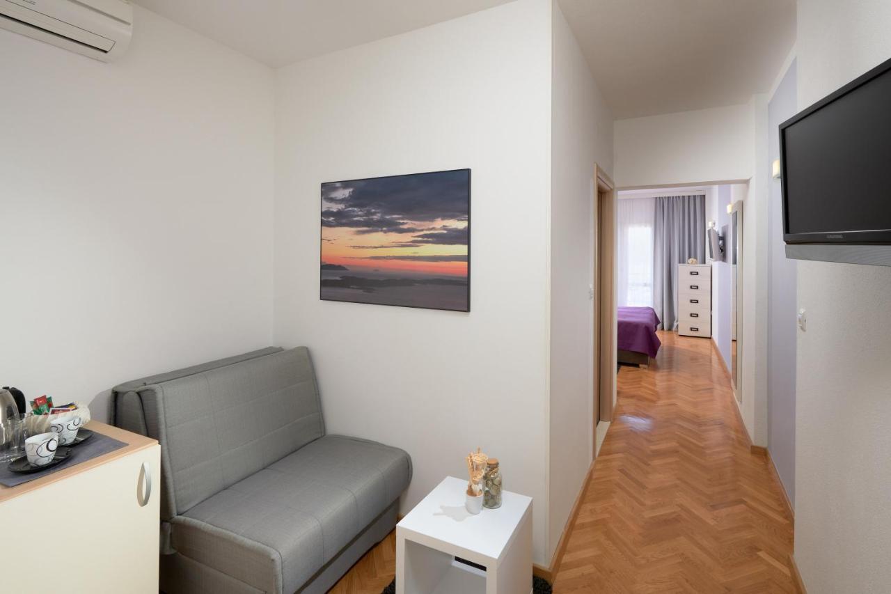 Hotel Fortuna Милна Екстериор снимка